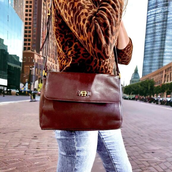 Vintage Etienne Aigner Gorgeous Deep Red Leather Shoulder Messenger Style Bag - Picture 16 of 16